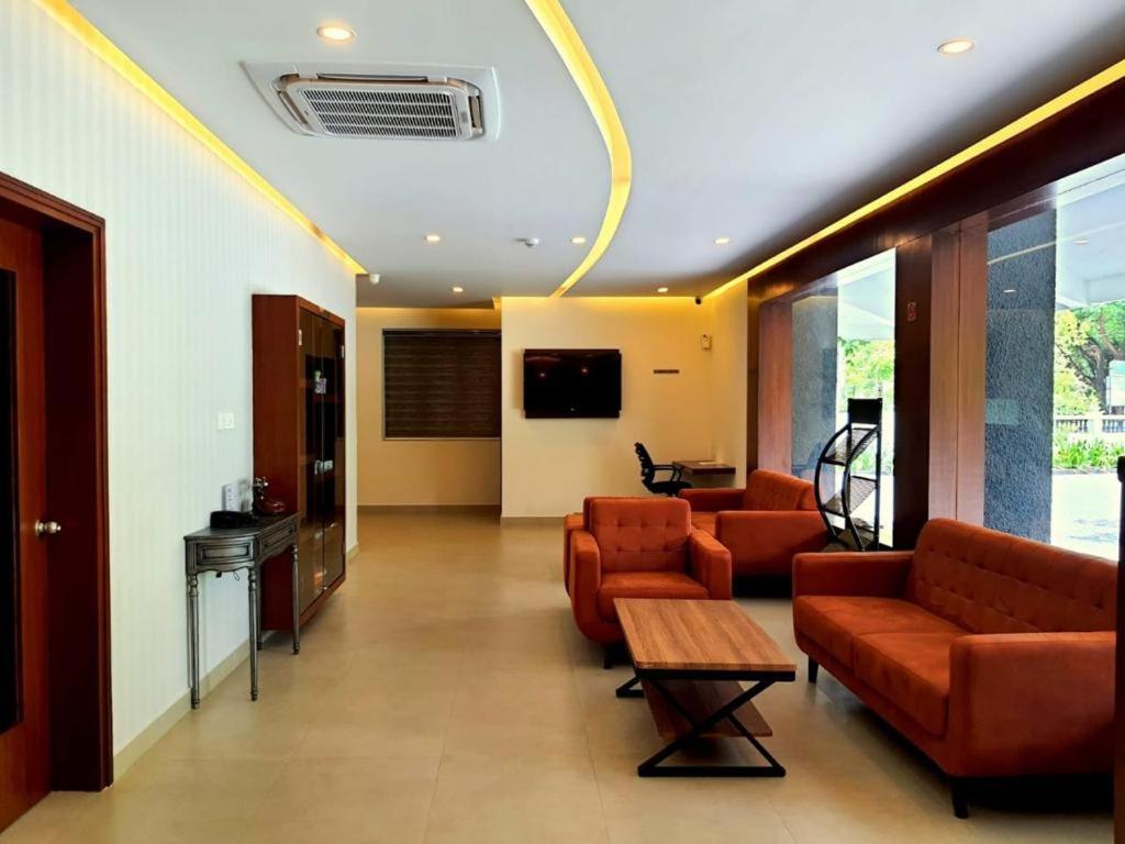 Emperor-Hotel Rachana Continental Pvt Ltd Kizhake Chālakudi Dış mekan fotoğraf