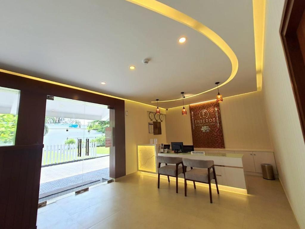 Emperor-Hotel Rachana Continental Pvt Ltd Kizhake Chālakudi Dış mekan fotoğraf