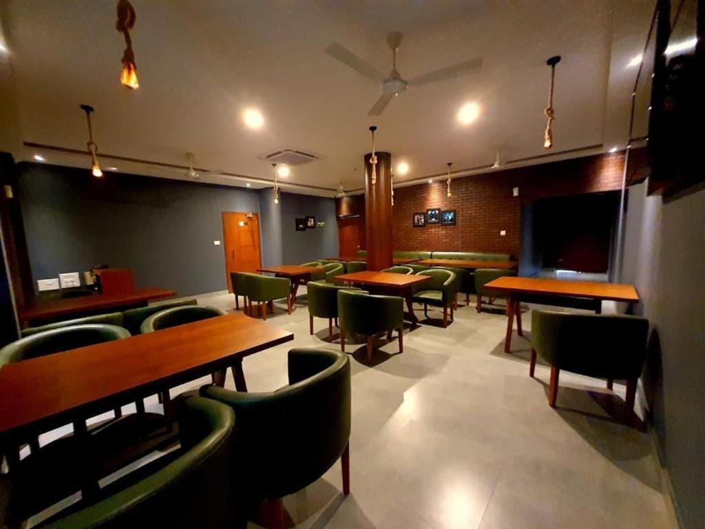Emperor-Hotel Rachana Continental Pvt Ltd Kizhake Chālakudi Dış mekan fotoğraf
