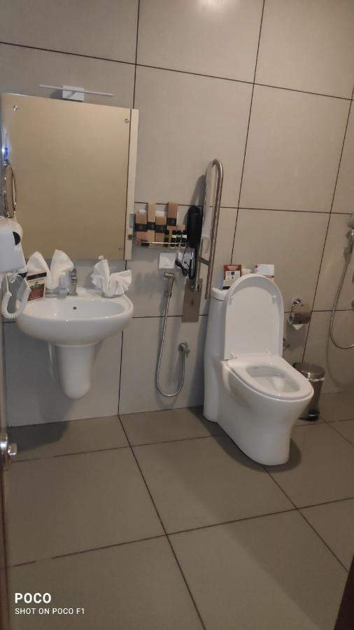 Emperor-Hotel Rachana Continental Pvt Ltd Kizhake Chālakudi Dış mekan fotoğraf