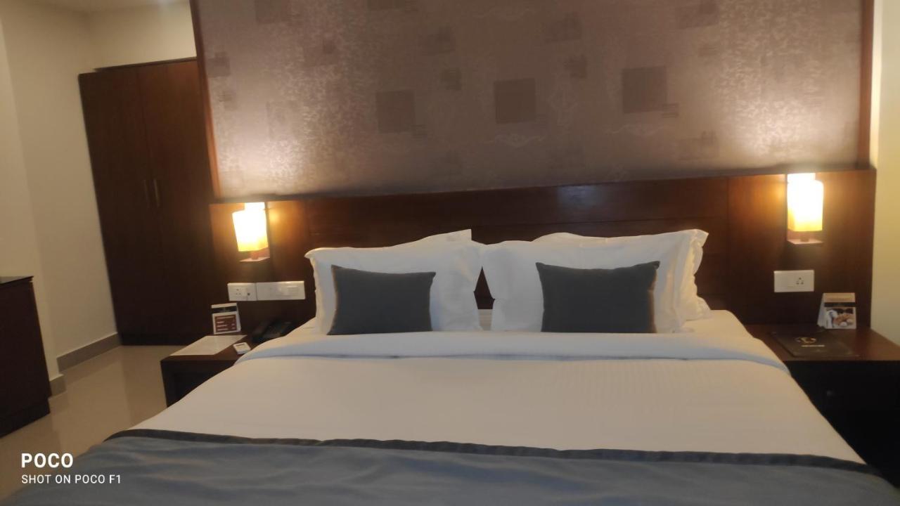 Emperor-Hotel Rachana Continental Pvt Ltd Kizhake Chālakudi Dış mekan fotoğraf