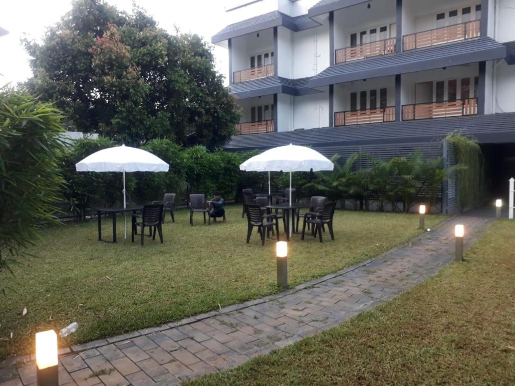 Emperor-Hotel Rachana Continental Pvt Ltd Kizhake Chālakudi Dış mekan fotoğraf