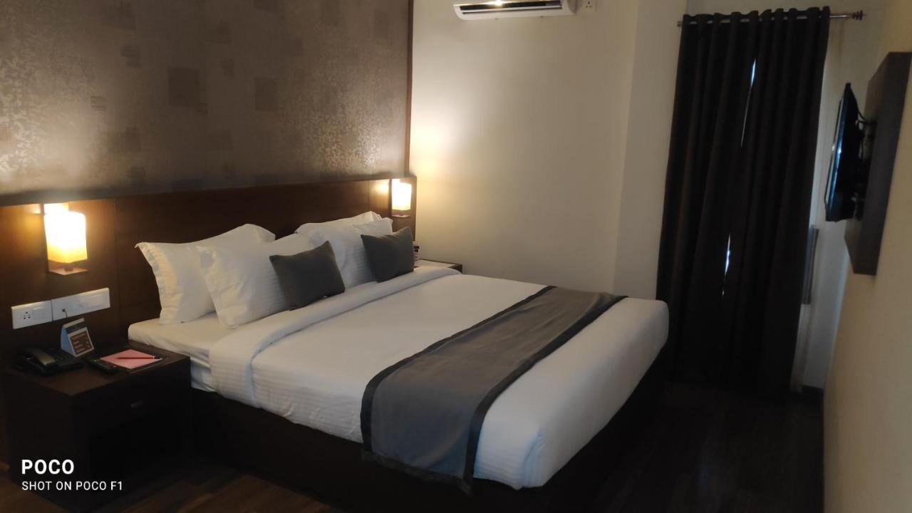 Emperor-Hotel Rachana Continental Pvt Ltd Kizhake Chālakudi Dış mekan fotoğraf