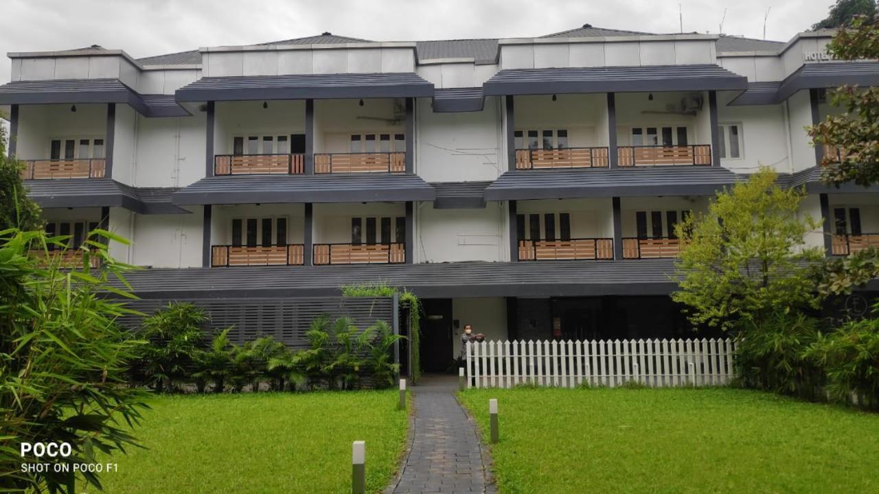Emperor-Hotel Rachana Continental Pvt Ltd Kizhake Chālakudi Dış mekan fotoğraf
