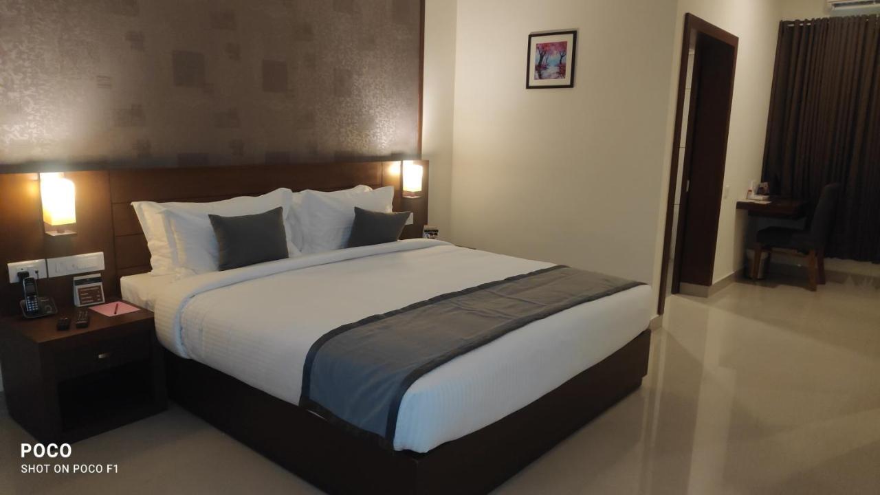 Emperor-Hotel Rachana Continental Pvt Ltd Kizhake Chālakudi Dış mekan fotoğraf