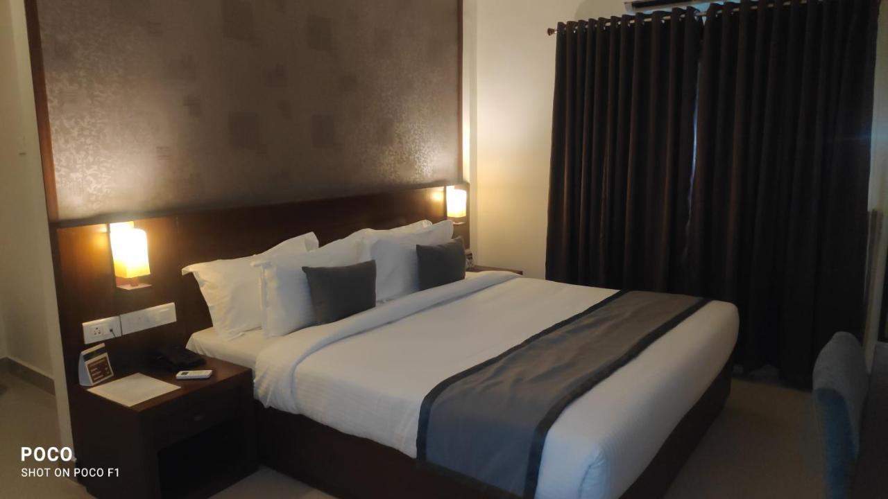 Emperor-Hotel Rachana Continental Pvt Ltd Kizhake Chālakudi Dış mekan fotoğraf