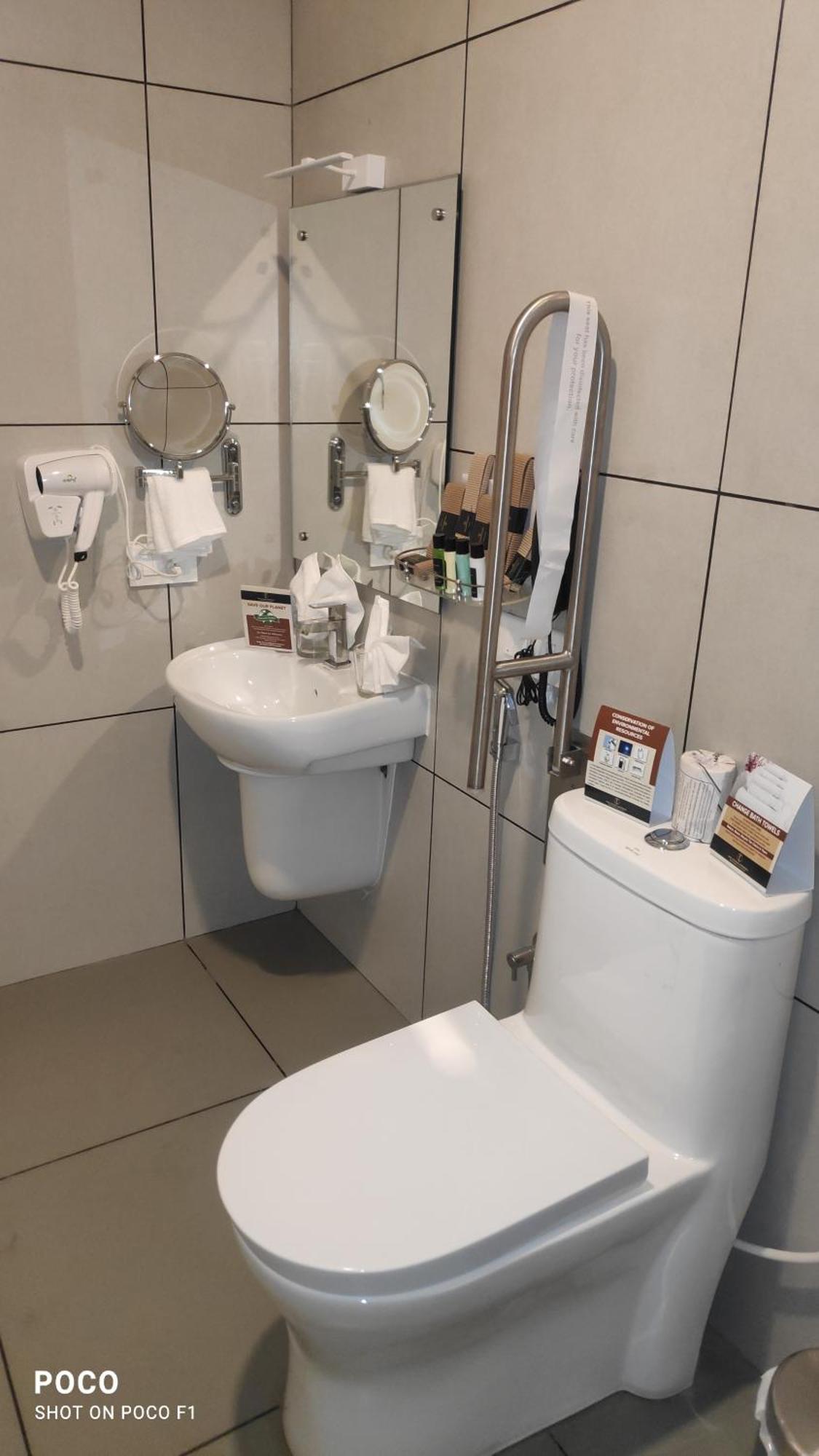Emperor-Hotel Rachana Continental Pvt Ltd Kizhake Chālakudi Dış mekan fotoğraf